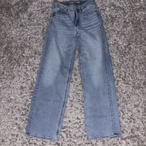 Old Navy Women’s Straight Leg Jeans — Light Blue Wash